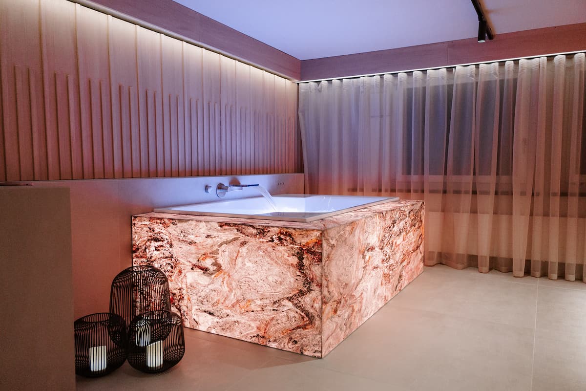 Private spa with whirlpool at Grindellodge Bed & Breakfast, a boutique hotel in Grindelwald combining Japanese-inspired design and alpine style.